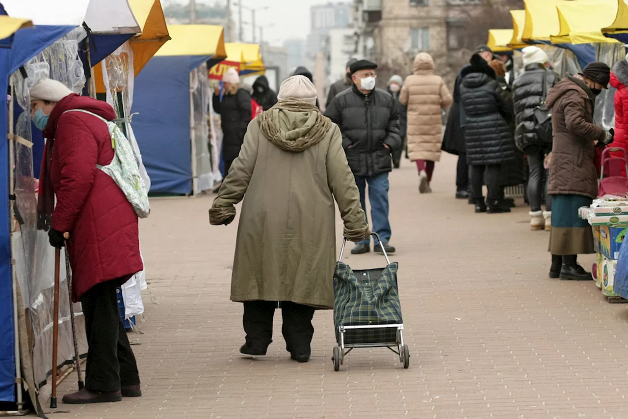 Зеленский подписал закон о повышении налогов на Украине