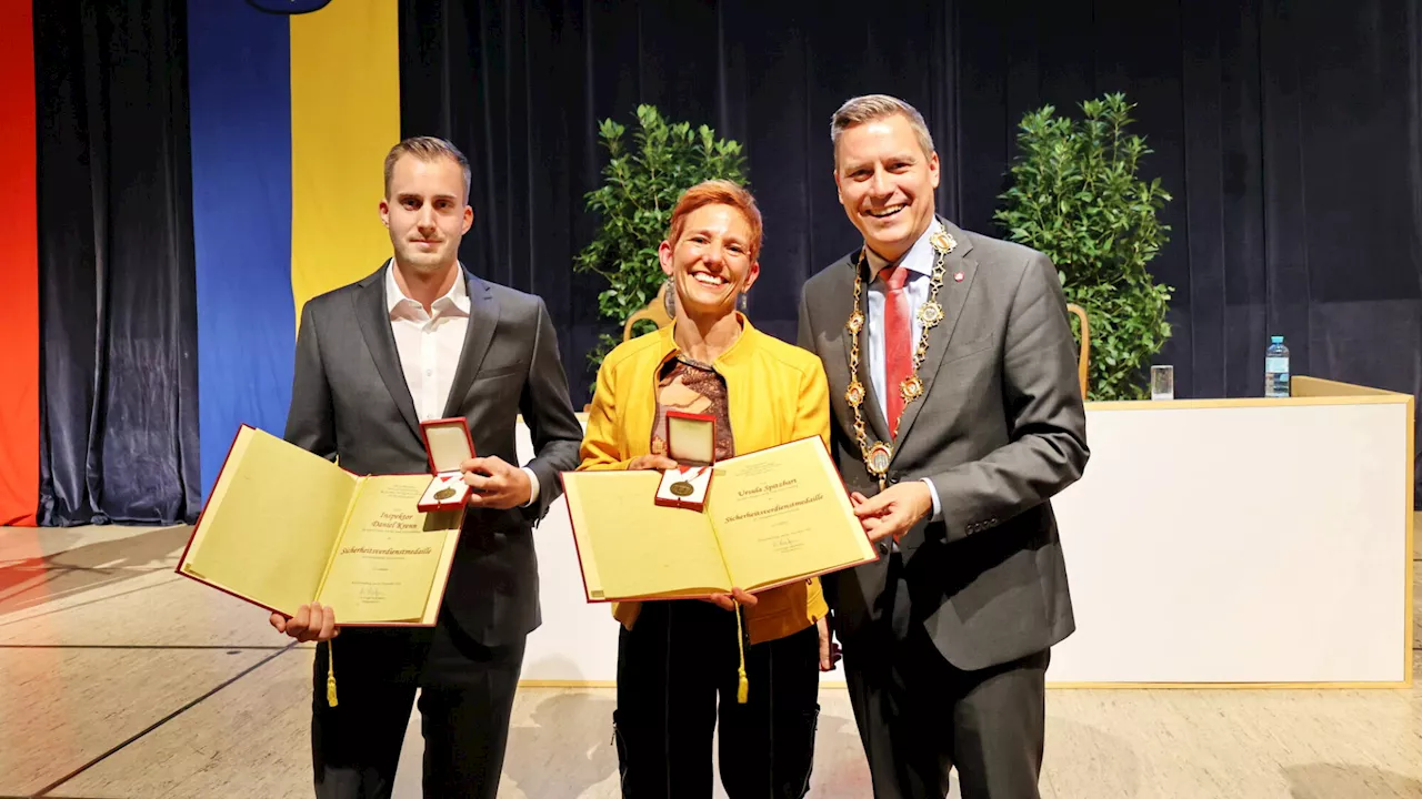 Klosterneuburger Bürgern Sicherheitsverdienstmedaille für Verdienste um Stadt zugesprochen