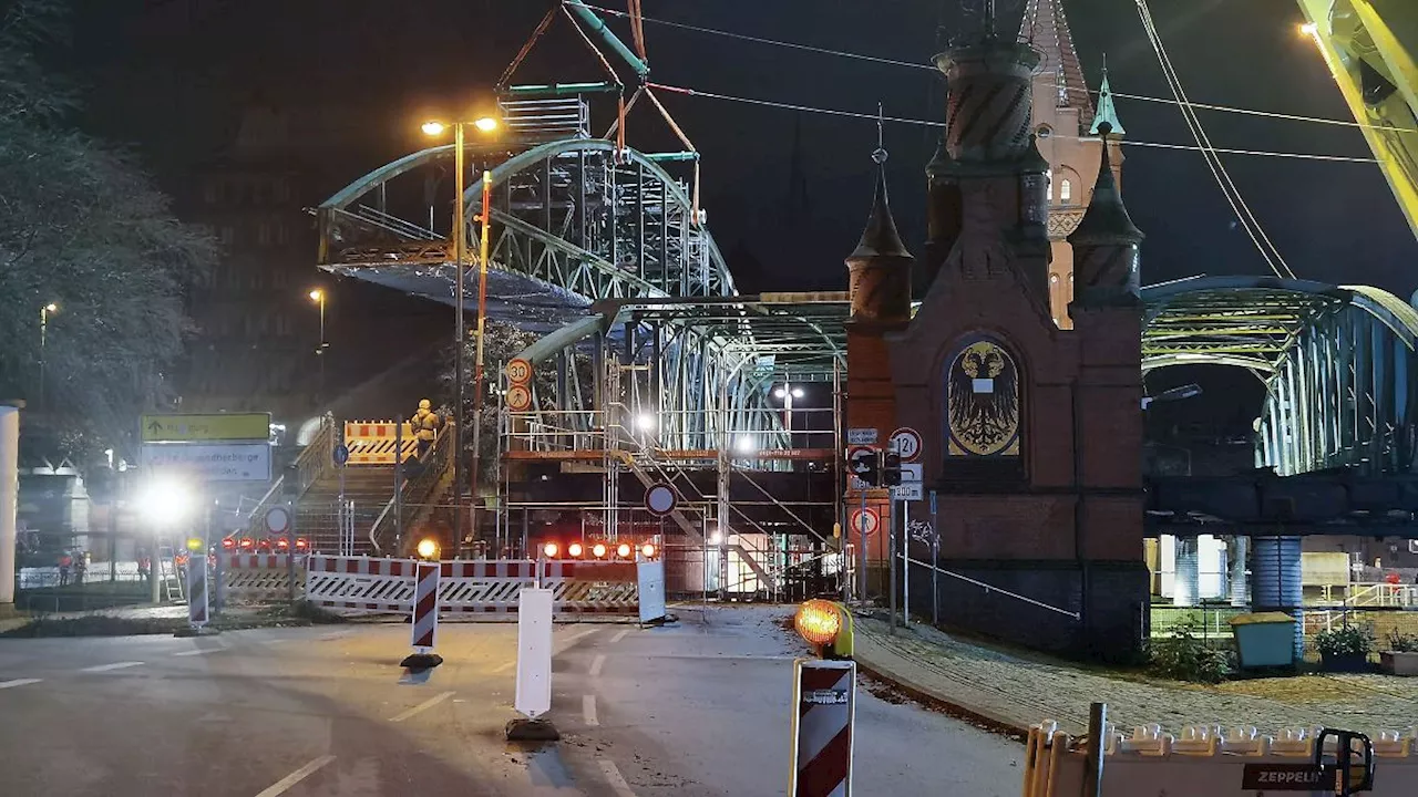 Teil der Lübecker Hubbrücke aufgrund Gefahren abgebaut