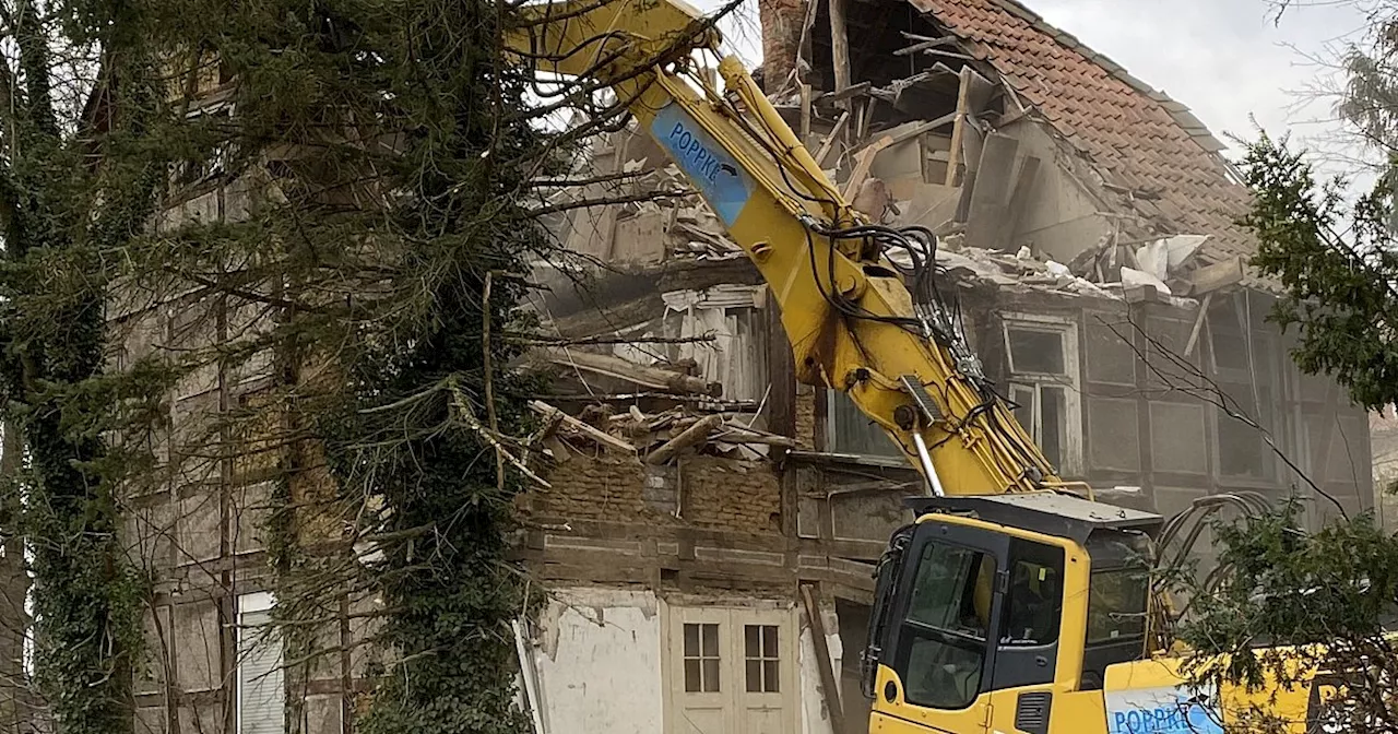 Nach Ärger folgt der Abriss: Alte Apotheke in Peckelsheim ist Geschichte