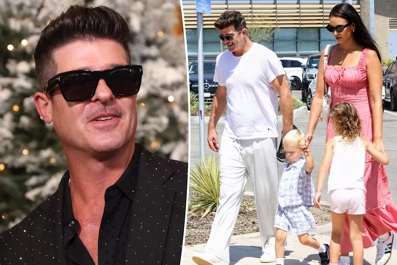  Robin Thicke reveals how he approaches the 'stressful' Santa Claus conversation with his 4 kids