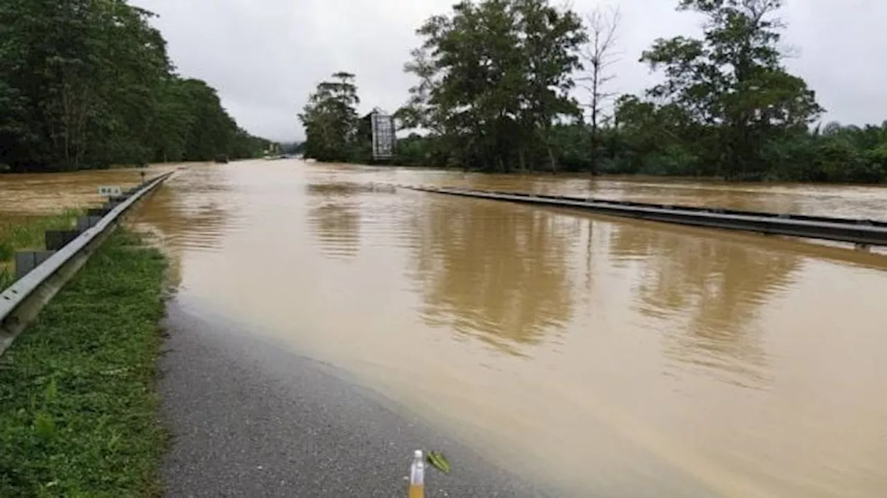 East Coast Highway (LPT1) Karak to Lanchang stretch not passable due to flooding