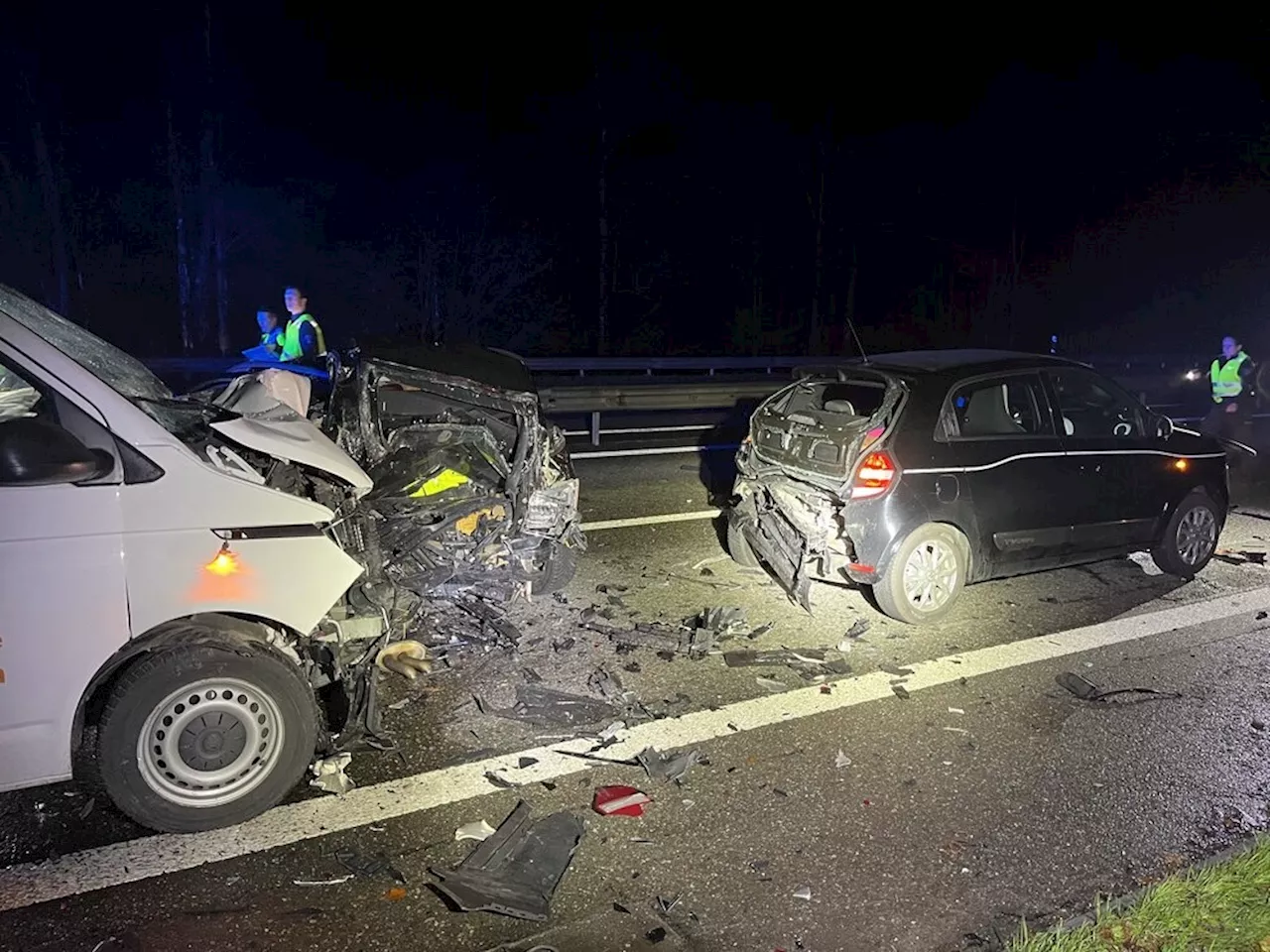 Horror-Crash auf A1-Zubringer bei Suhr AG: Lieferwagen knallt in Stauende