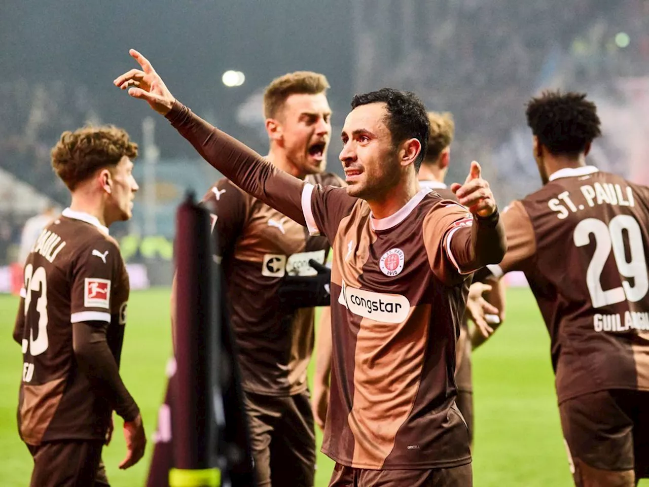 Bundesliga: FC St. Pauli zerlegt Holstein Kiel im Aufsteiger-Duell