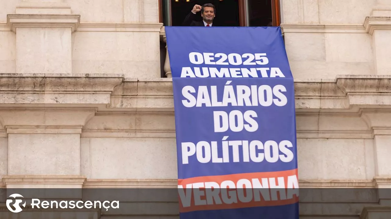 Chega Instala Faixas no Parlamento Contra Fim do Corte de Salários dos Políticos