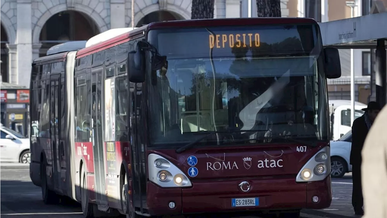 Caldo torrido sui mezzi di Roma, l'associazione TUTrap querela l’Atac per diffamazione