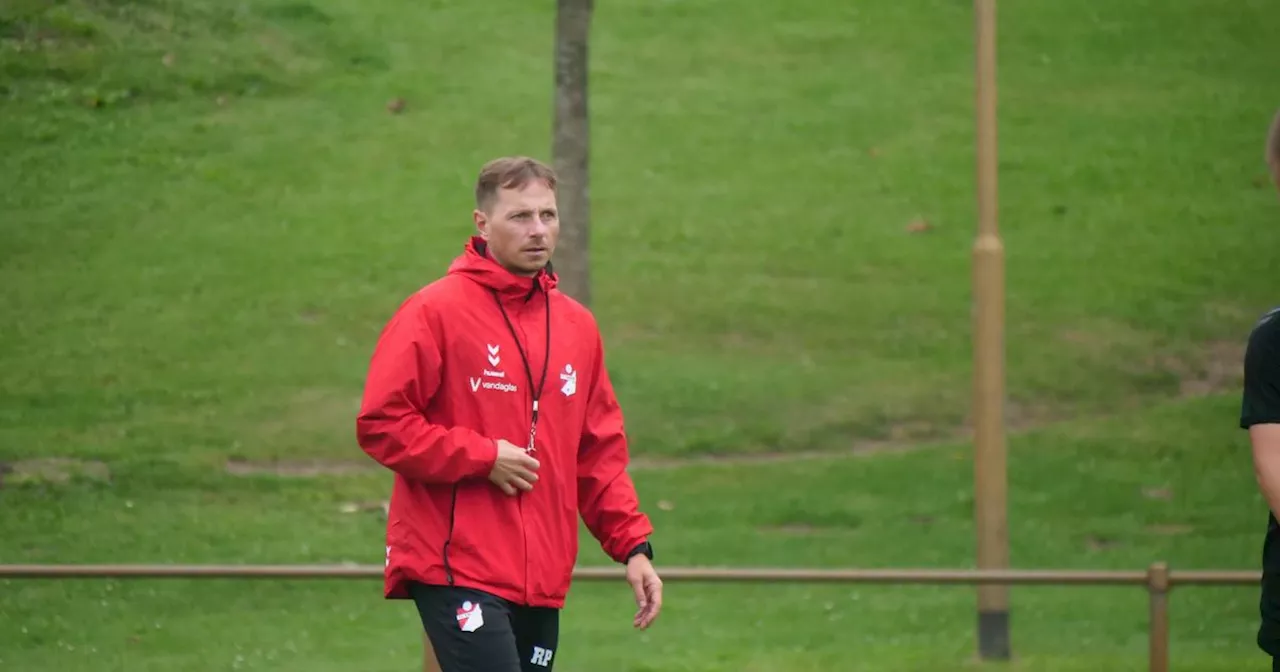 FC Emmen Voert Geweldige Koers Naar Top Twee, Trainer Peter Terug Is Terug