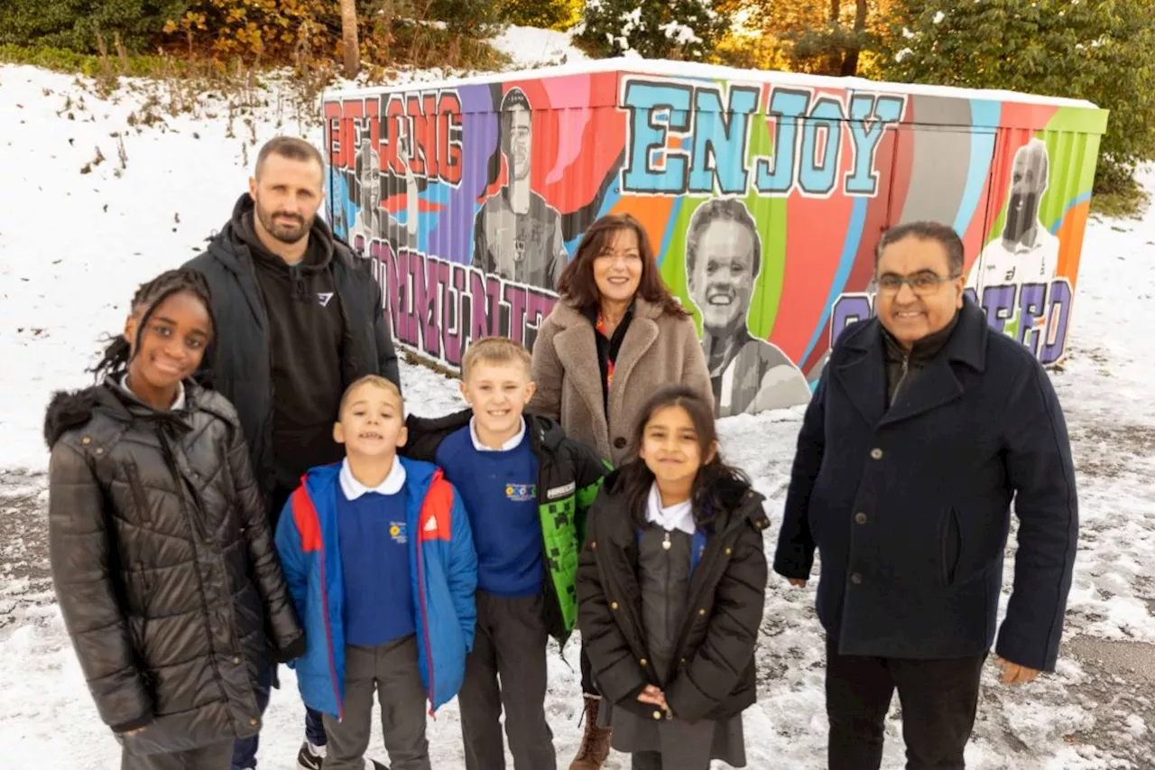 Sporting mural inspires Telford and Wrekin pupils to go for gold