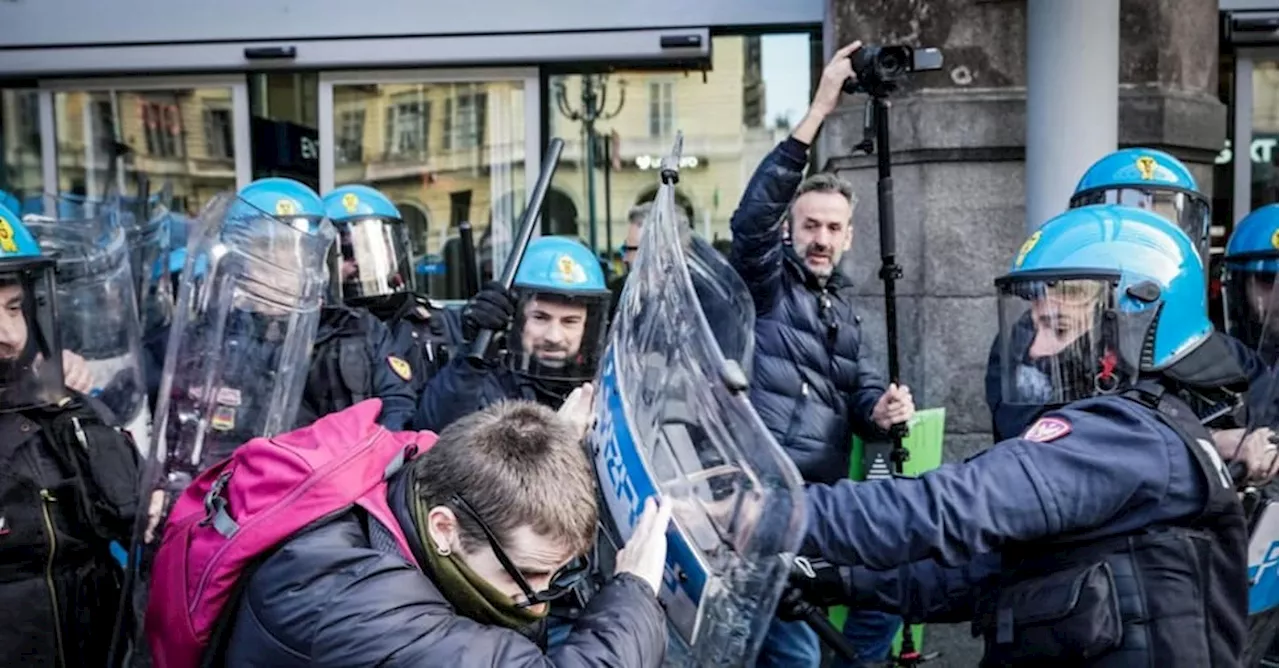 Landini: «Rivoltiano il Paese come un guanto». A Torino scontri tra forze dell’ordine e antagonisti, ...