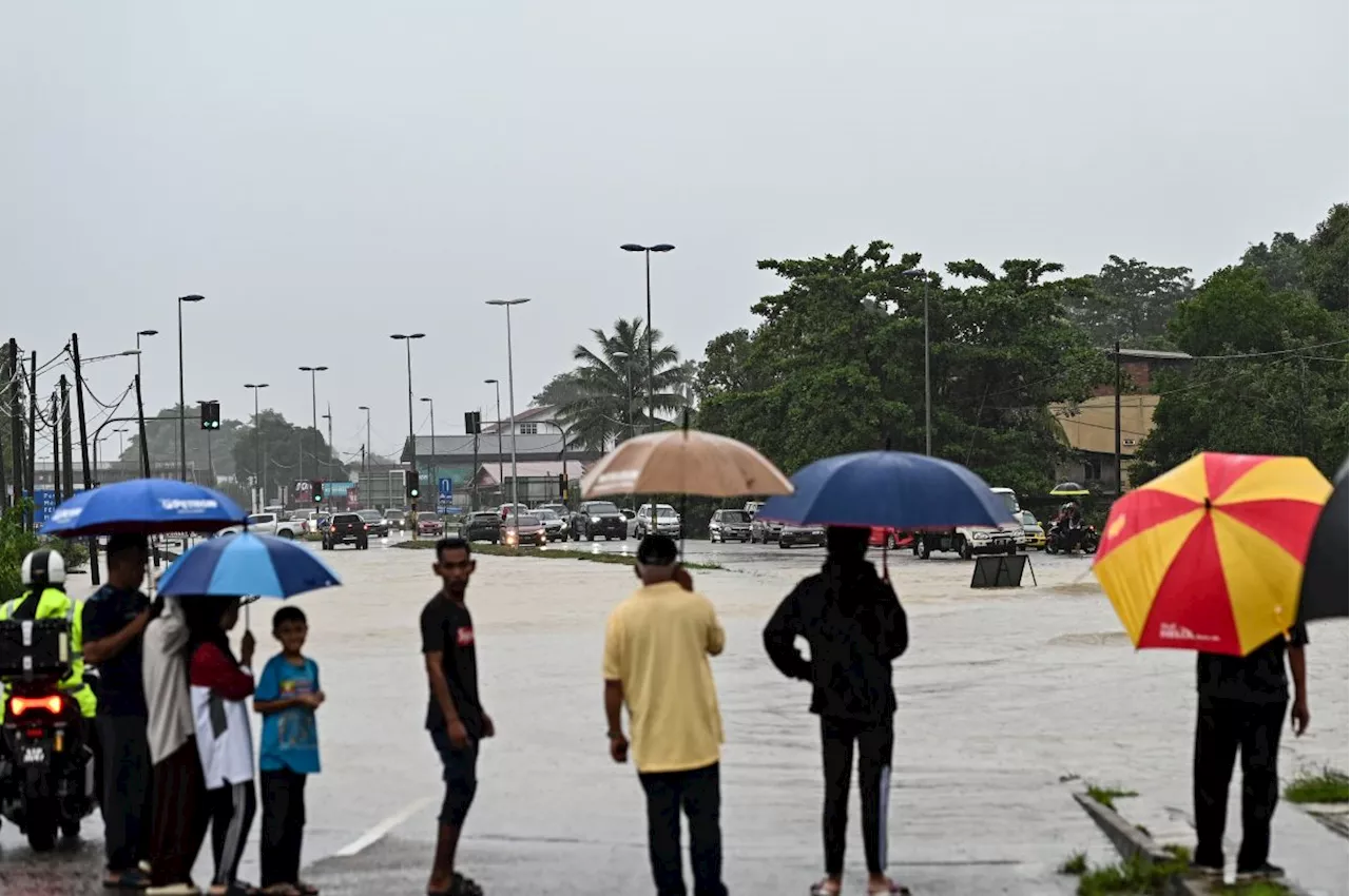 Bank Islam and Agrobank Temporarily Cease Operations in Affected Kelantan Branches