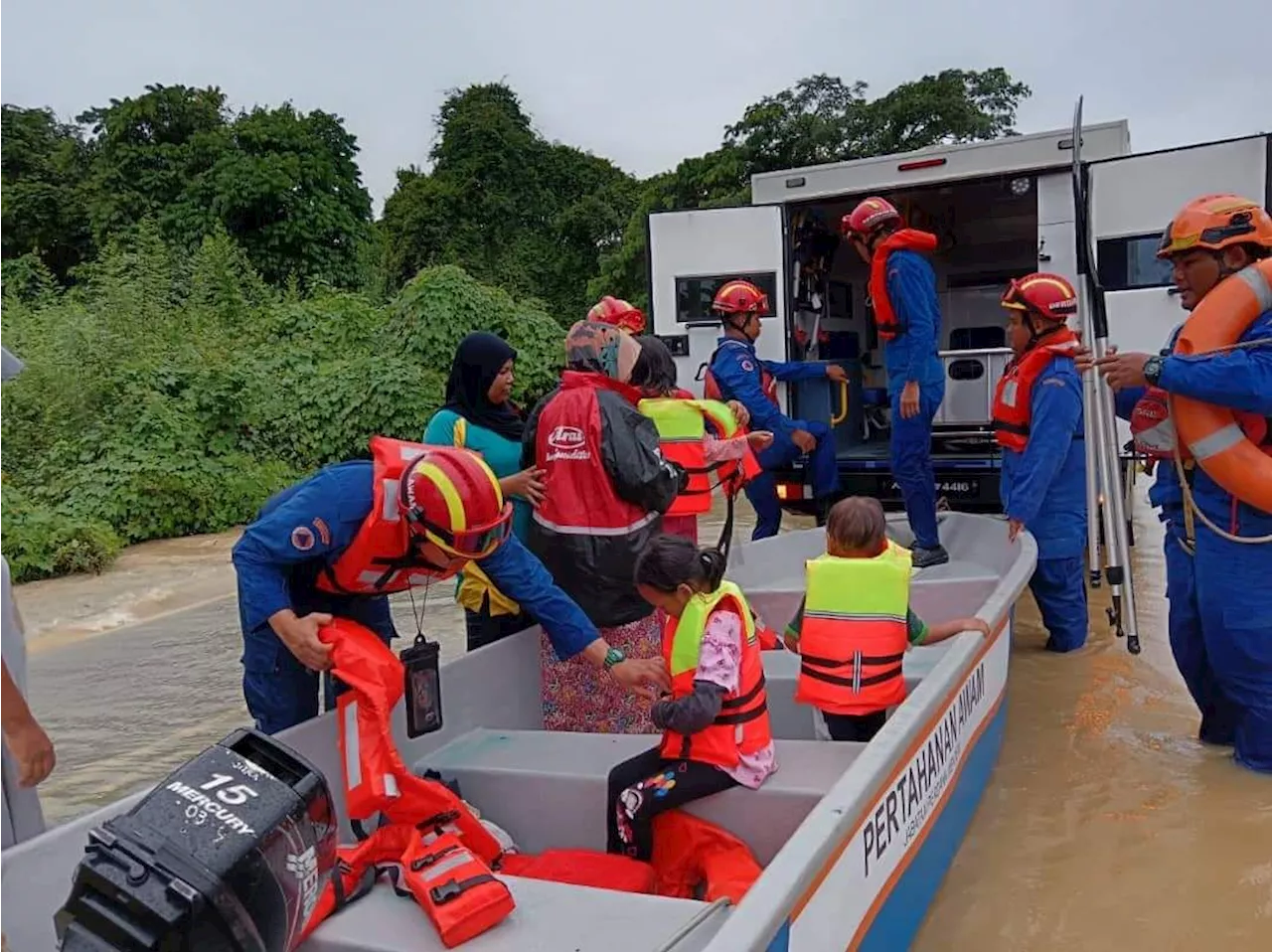 Floods: 34 relief centres opened in Kedah after five districts hit