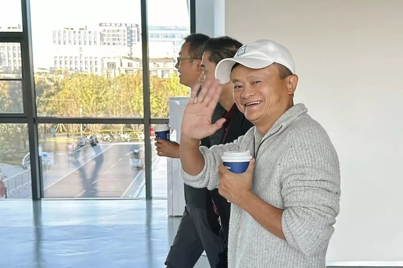 Jack Ma Visits Alibaba Campus, Encourages Embracing Change and AI Integration