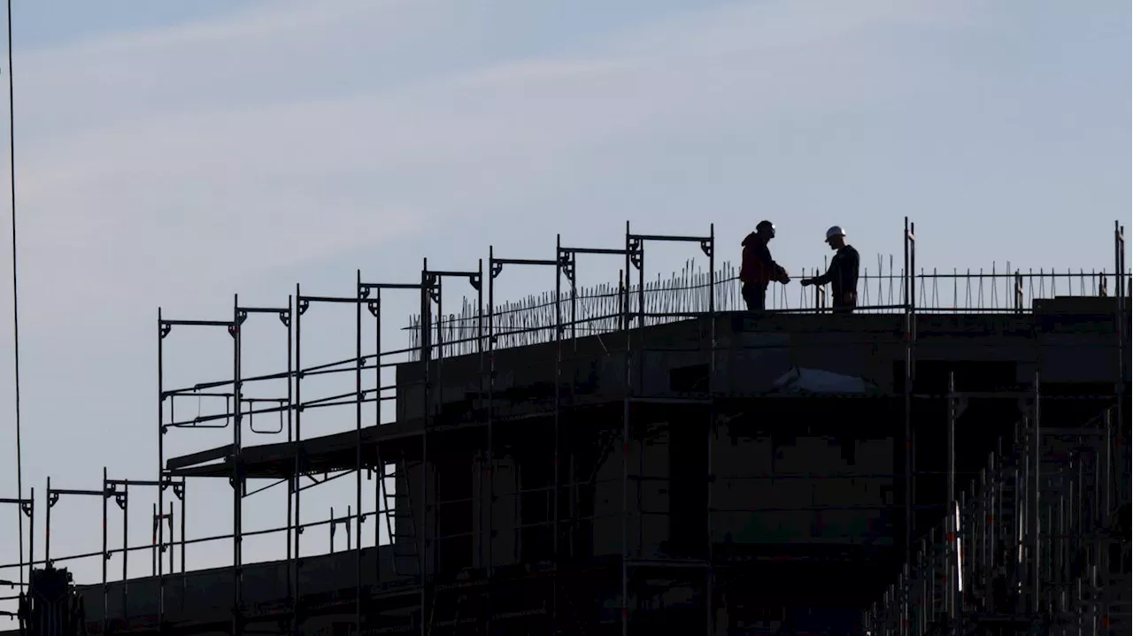 Weil sie sich auf dem Gerüst unterhielten: Anwohner in Berlin-Schöneberg bedroht Bauarbeiter mit Schusswaffe