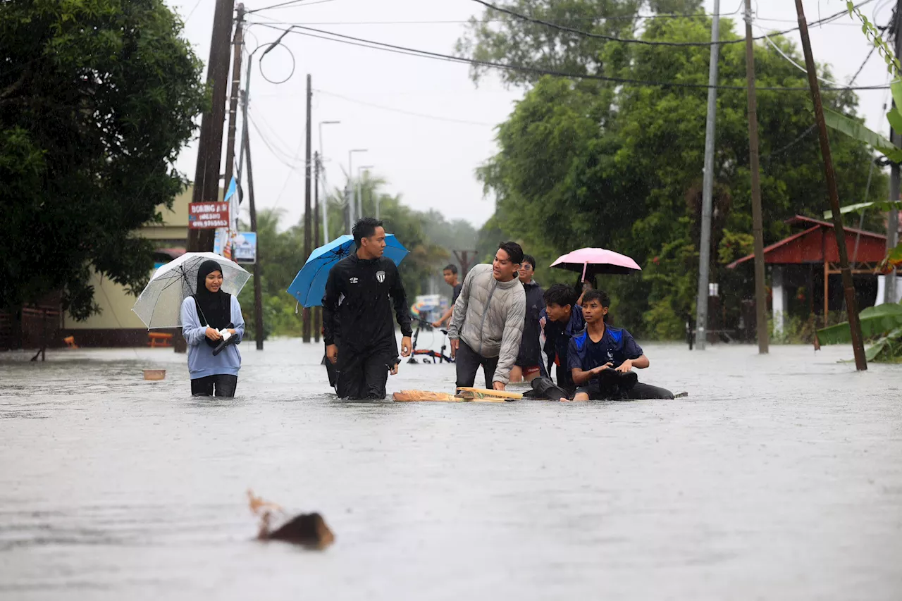 111 Substations Closed Due to Floods in Four Districts of Kelantan