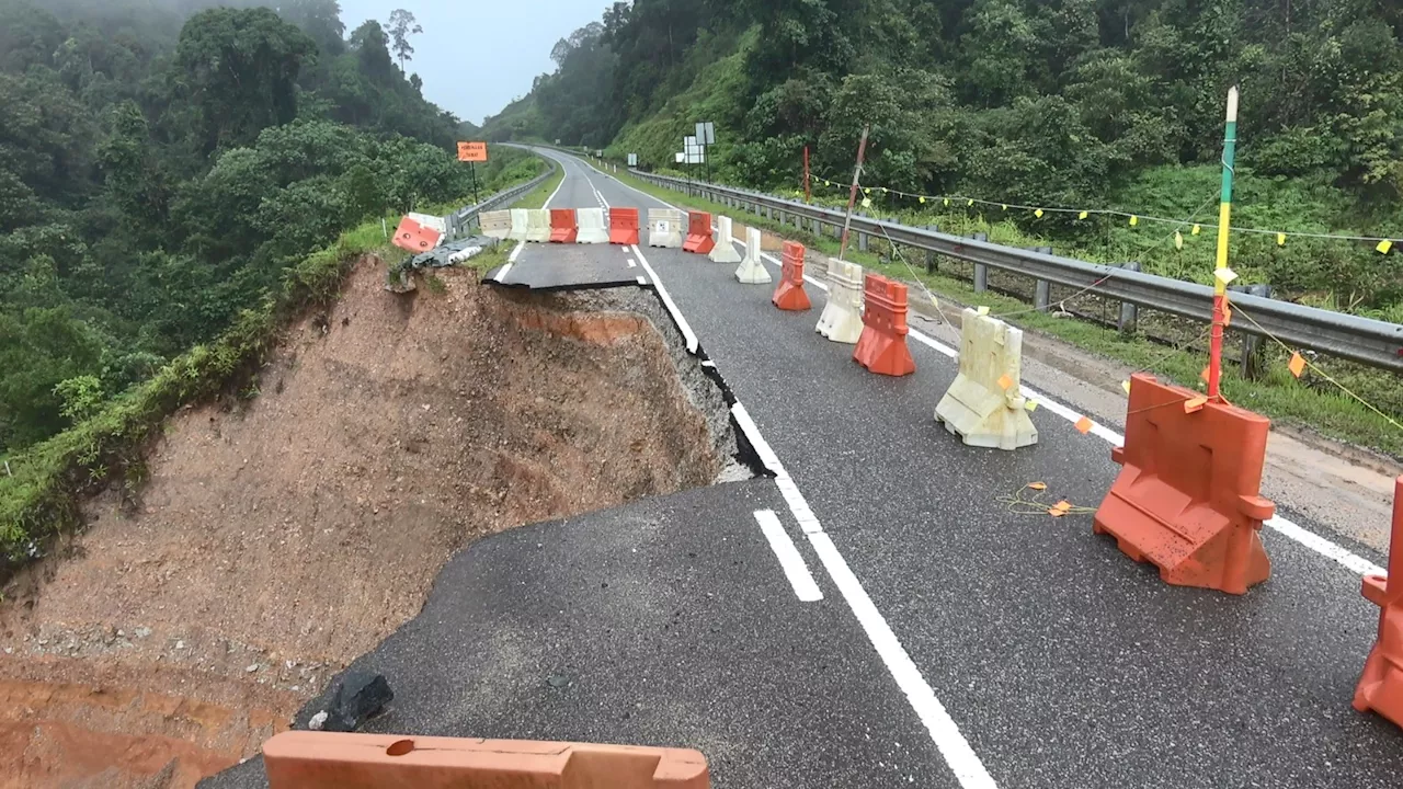 Penduduk Kg. Rantau Panjang, Kg. Kuala Jengai terputus hubungan akibat jalan runtuh