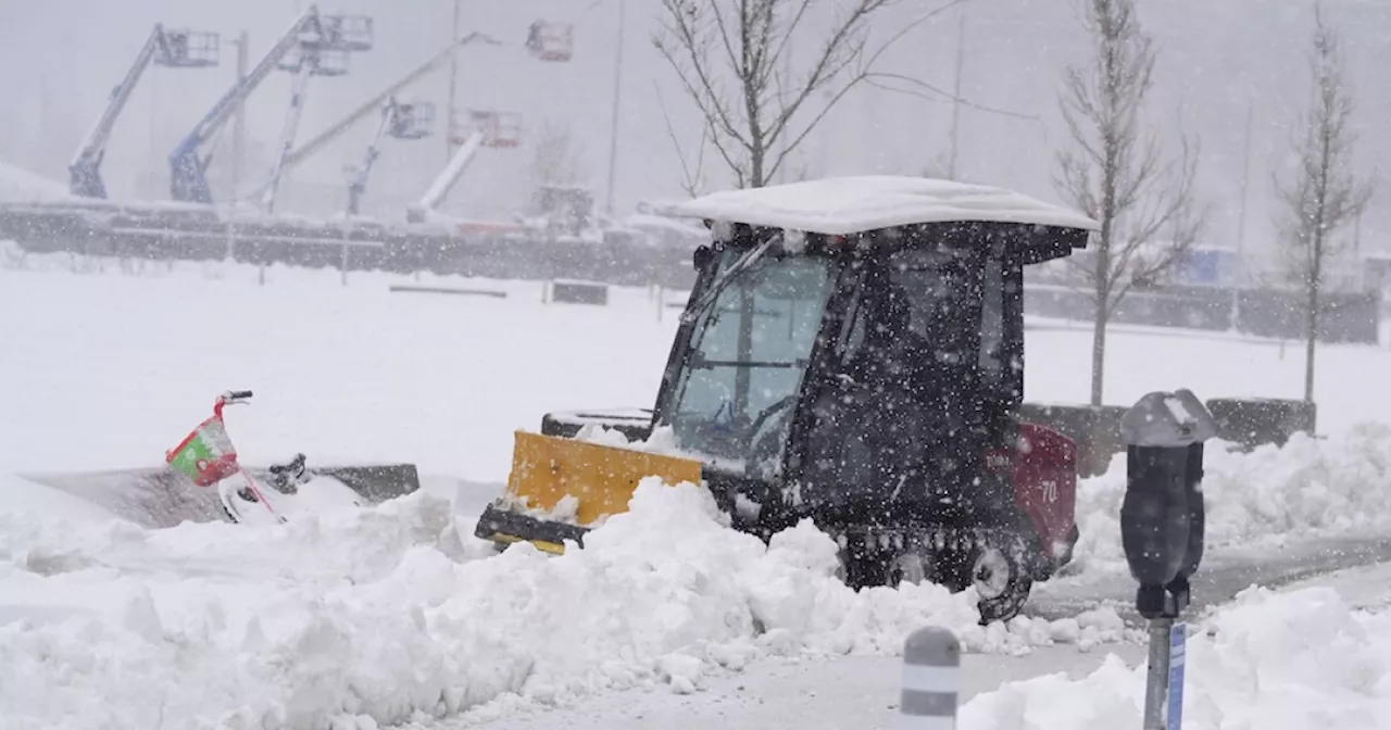 HEAVY snow sparking Lake Effect Snow Warnings