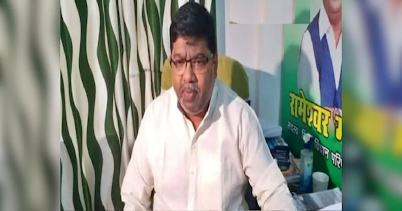 Bihar Politics: पूर्व एमएलसी रामेश्वर महतो ने दिया नीतीश कुमार को झटका, MP देवेश चंद्र ठाकुर पर लगाए गंभीर आरोप