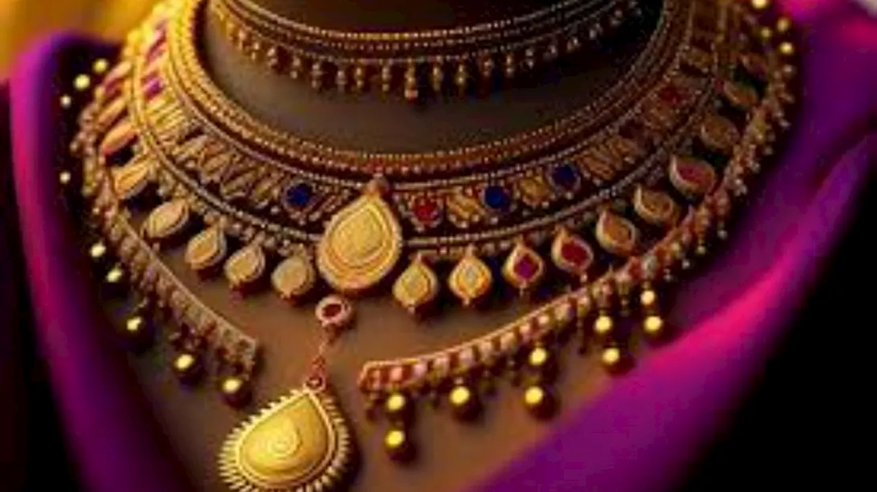 Gold And Silver Rates Today: దోబూచులాడుతున్న బంగారం, వెండి ధరలు..మళ్లీ తగ్గిన గోల్డ్, సిల్వర్ రేట్స్..ఎంత తగ్గాయంటే?