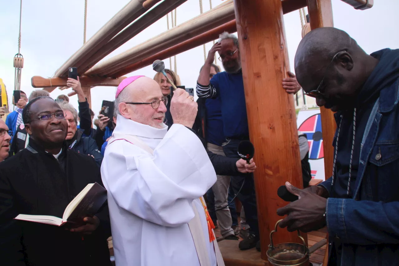 Le drakkar de Vendée, Olaf d’Olonne, a été baptisé par l’évêque de Luçon