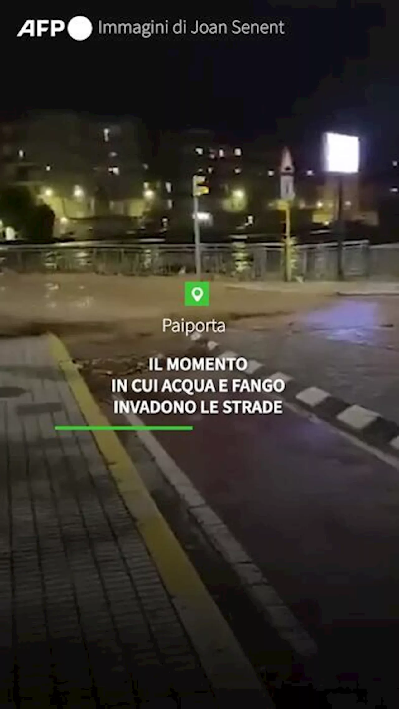 Paiporta, il momento in cui acqua e fango invadono le strade