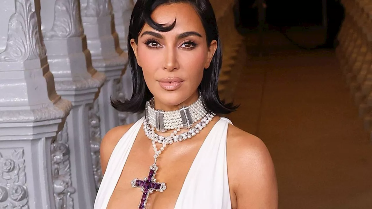 Kim Kardashian: Royaler Auftritt mit Dianas Kreuz-Anhänger