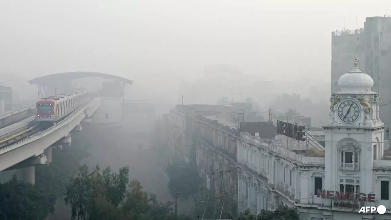 Pakistan shuts primary schools in Lahore over record pollution