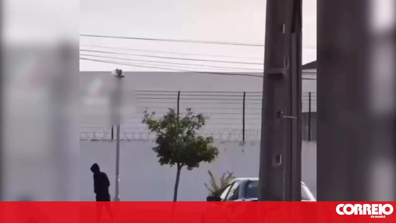 Amigos e familiares de reclusos filmados a atirar droga e telemóveis para a cadeia do Montijo