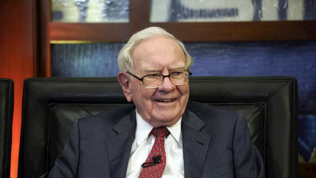 Warren Buffett continua a vendere azioni Apple: ora ha in cassa 325 miliardi di liquidità