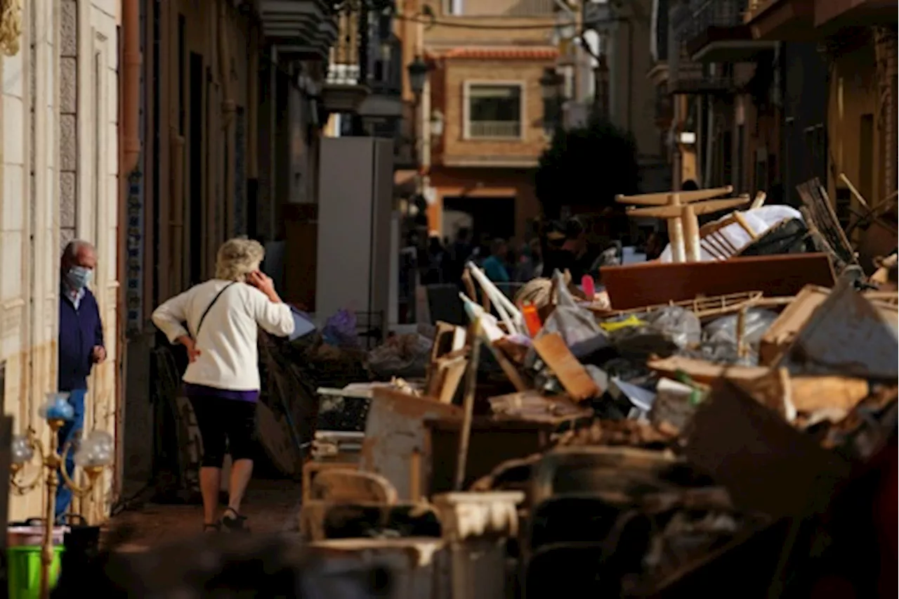 Inondations en Espagne: au moins 217 morts, le roi et la reine sur place