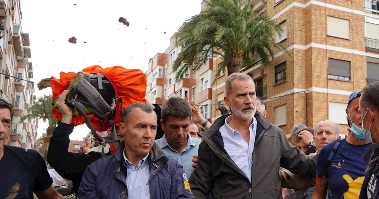 Flood survivors throw mud at Spanish King as he visits area where 60 people died