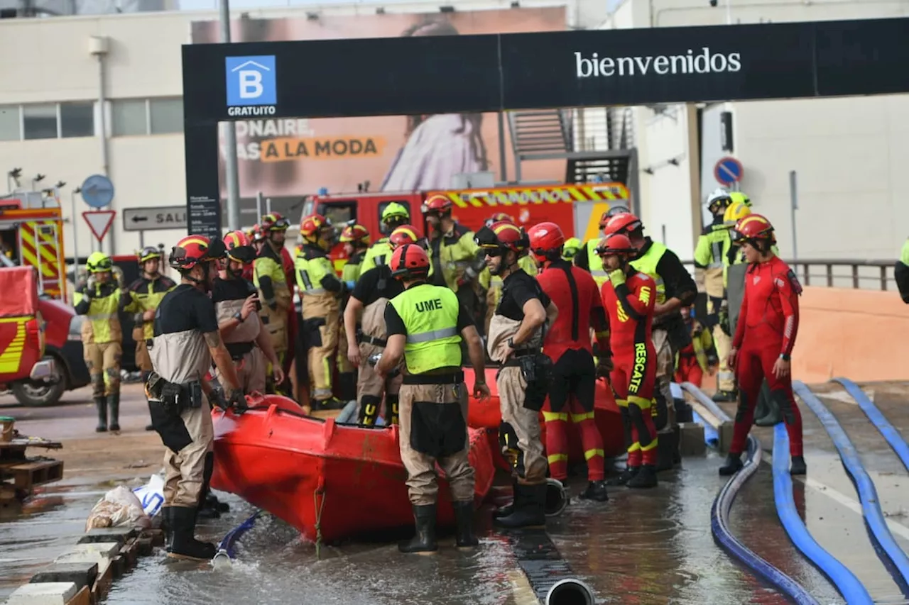 Últimas horas antes de entrar en el aparcamiento anegado de 2.800 plazas del centro comercial Bonaire