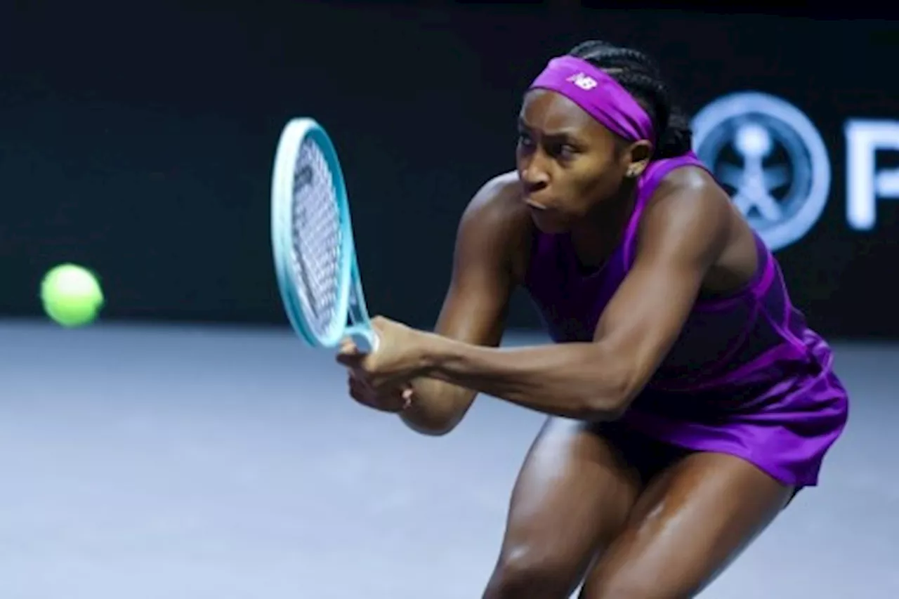 Swiatek, Gauff make winning WTA Finals starts on day of contrasts