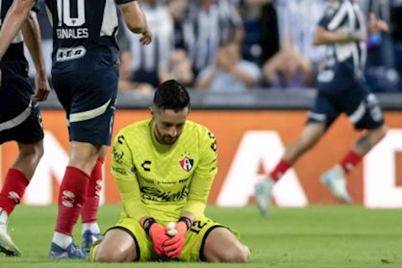 Camilo Vargas, humillado en su partido 200 con Atlas: terrible goleada