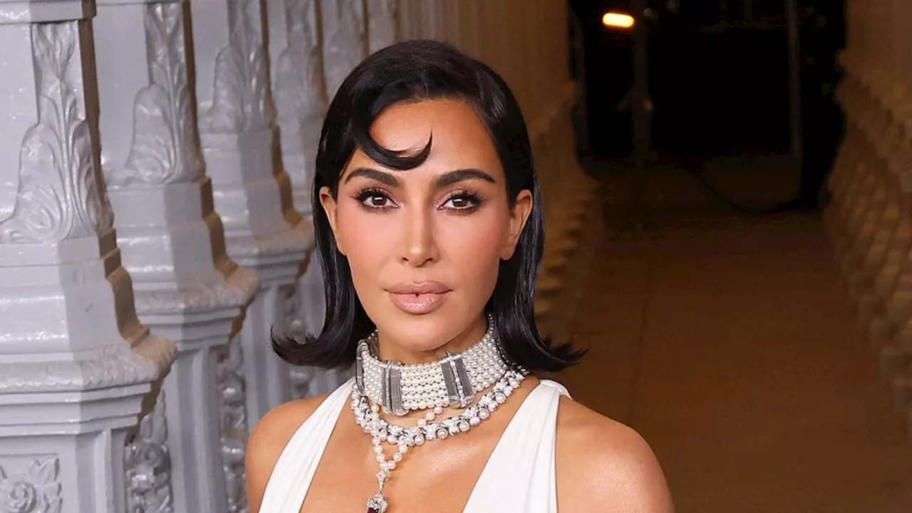 Kim Kardashian: MIt Dianas Kreuz-Anhänger auf Gala