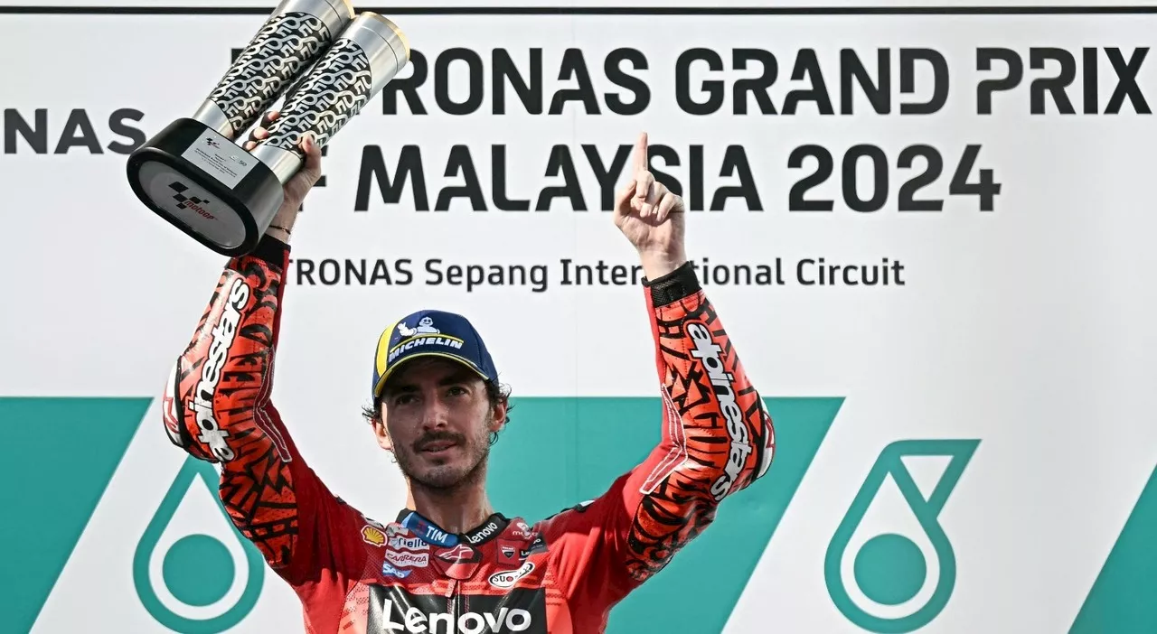 MotoGP, Bagnaia vince in Malesia davanti a Martin: il Mondiale si deciderà all'ultima gara