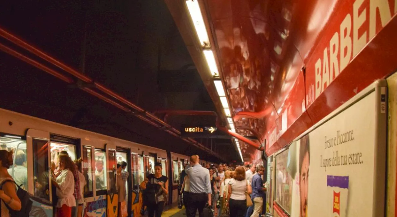 Roma, metro Barberini chiusa causa borseggiatori. «Hanno usato lo spray al peperoncino»