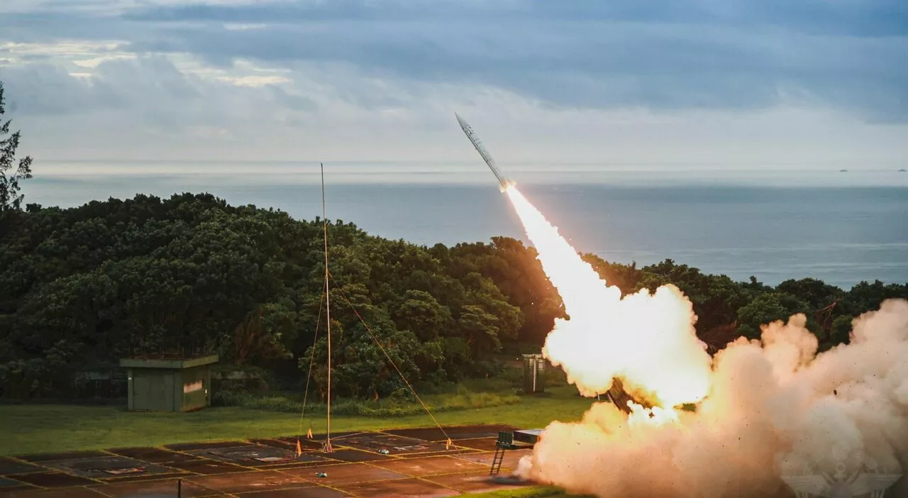 Taiwan, esercitazione congiunta della Marina e dall'Aviazione per il potenziamento missilistico nella contea d