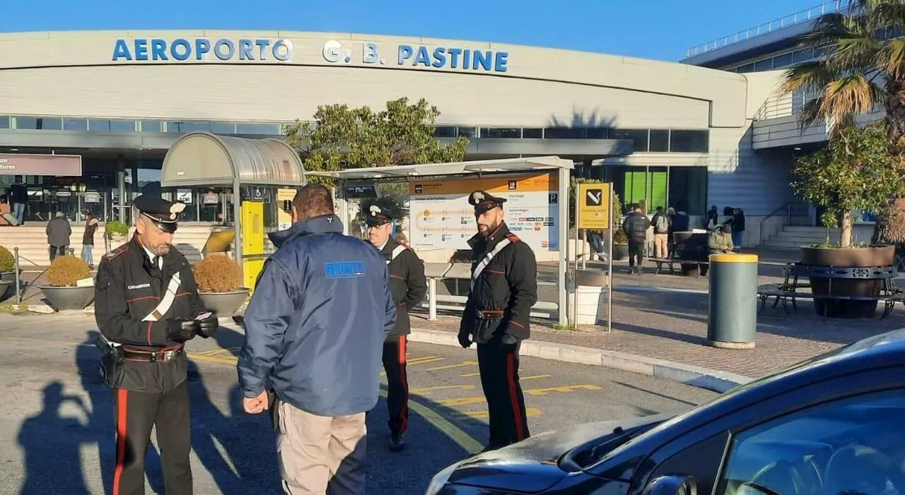 Tassista di Roma con la cocaina, fermato e trovato in possesso di una dose: auto sequestrata e patente ritirat