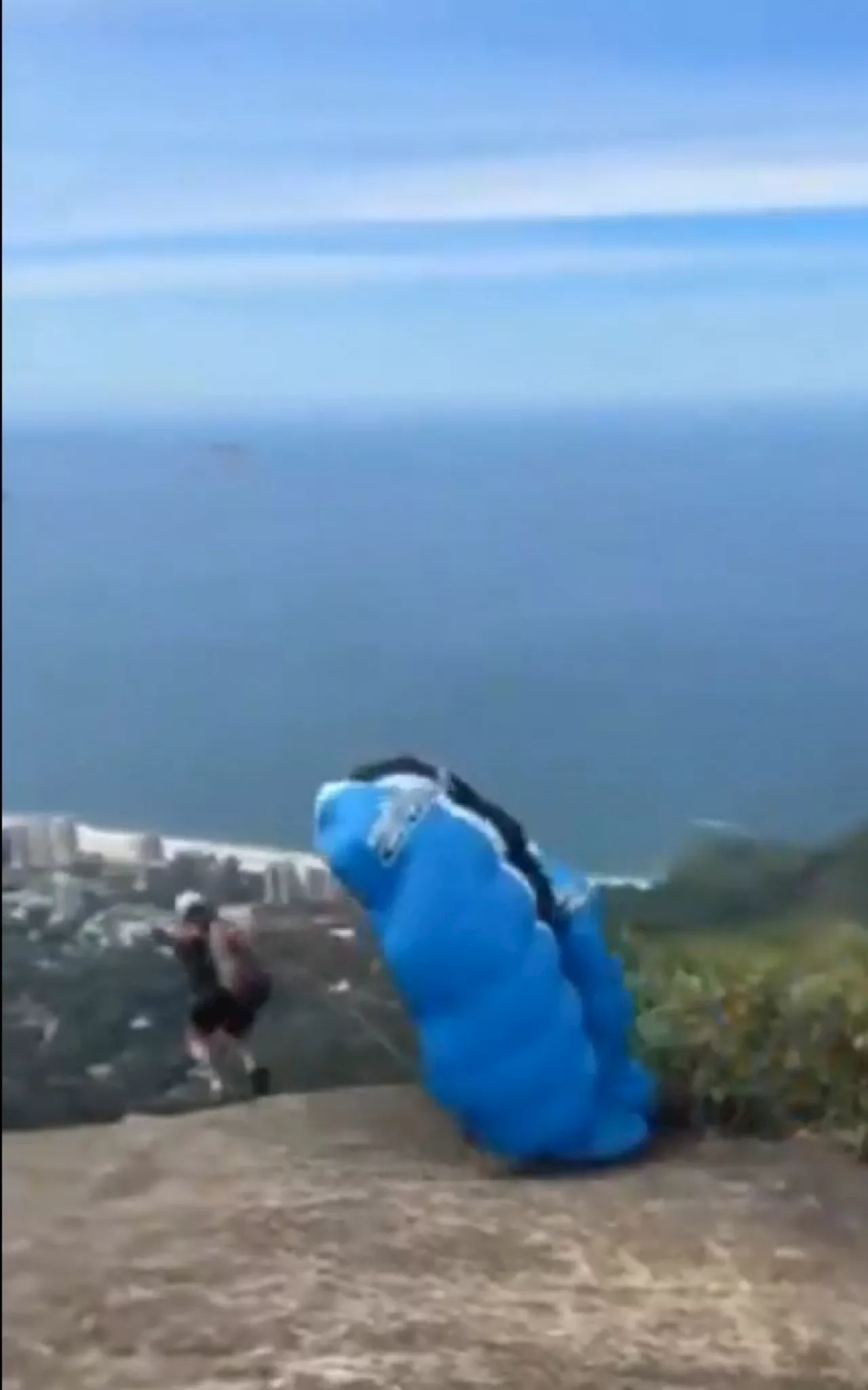 Homem morre ao cair de speed fly na Pedra Bonita