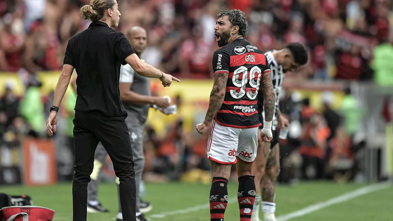 Filipe Luís comenta 'briga' com Gabigol e analisa desempenho do Flamengo