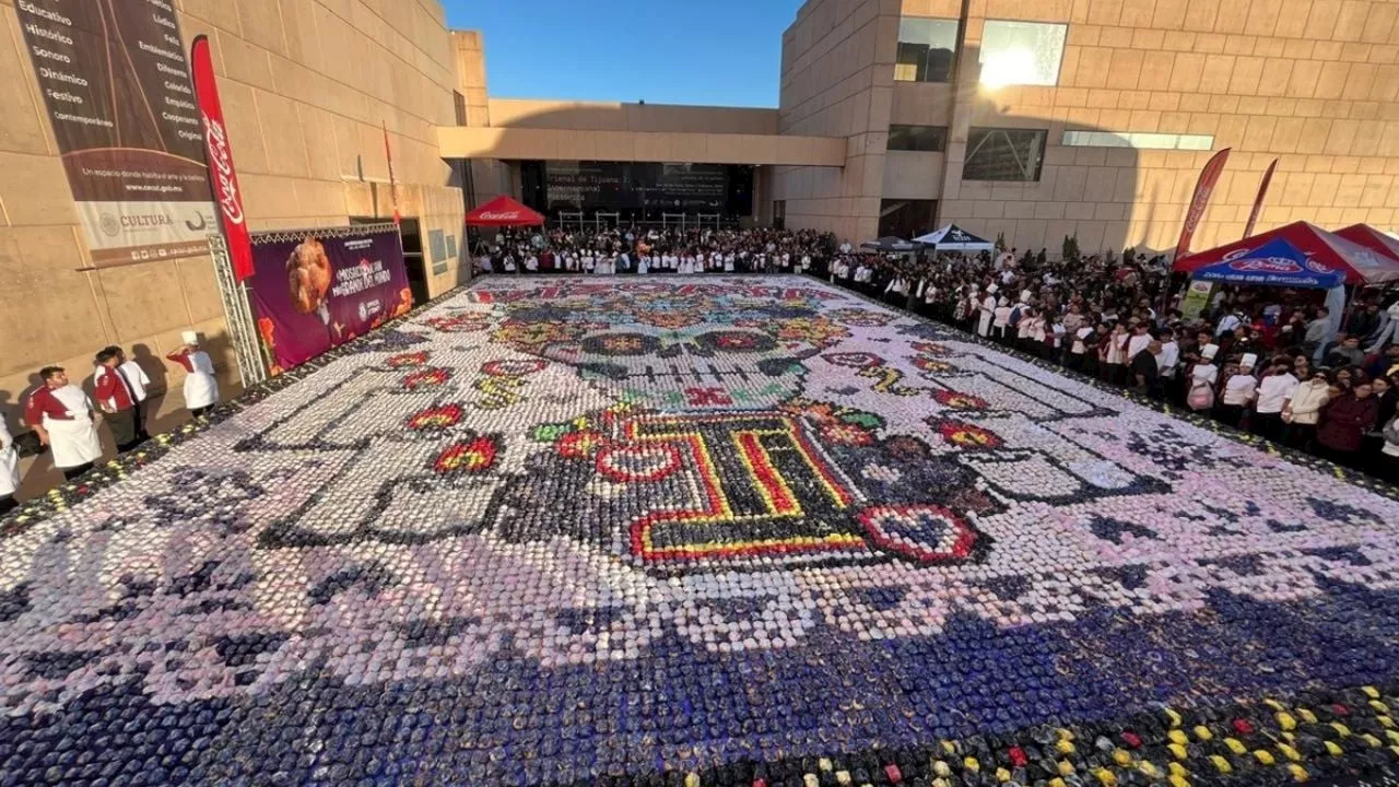 Tijuana bate récord Guinness con mosaico de pan de muerto más grande del mundo