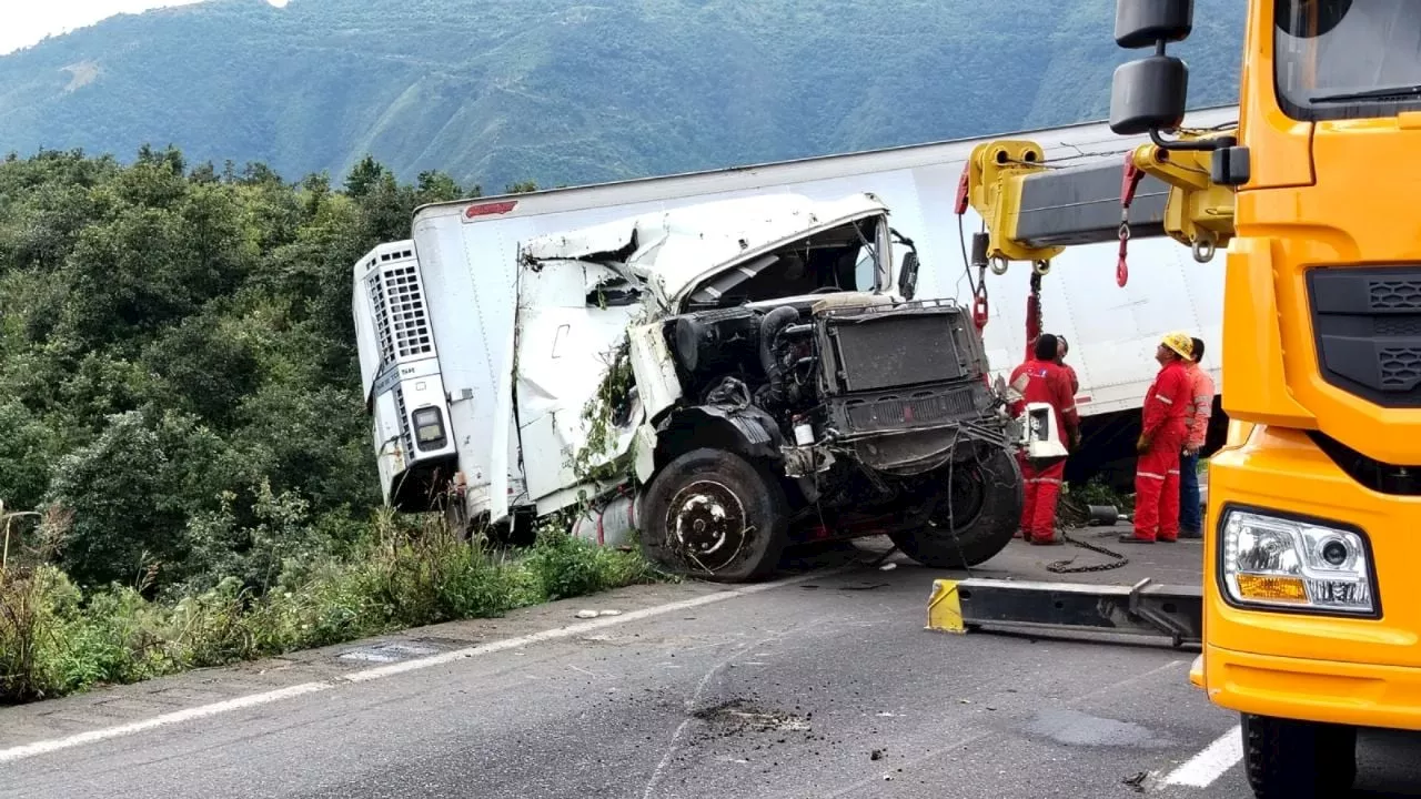 Volvió a nacer: así fue el fuerte accidente de tráiler en Maltrata