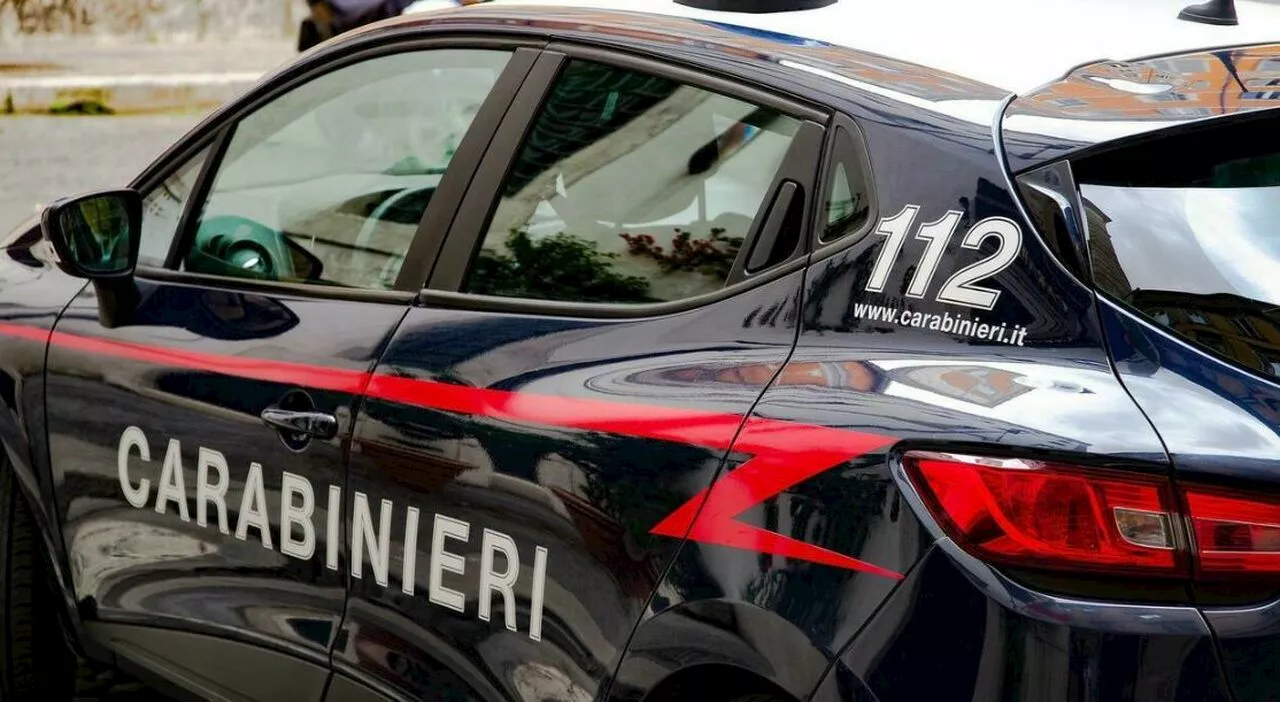 Accoltella alla gola il papà dopo una lite, poi ferisce la sorella: fermato un 30enne incensurato