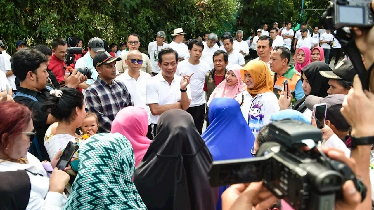 Bersihkan Sampah di Kali Cipinang, Menteri LH: Kita Tak Akan Mundur Tangani Pencemaran Sungai