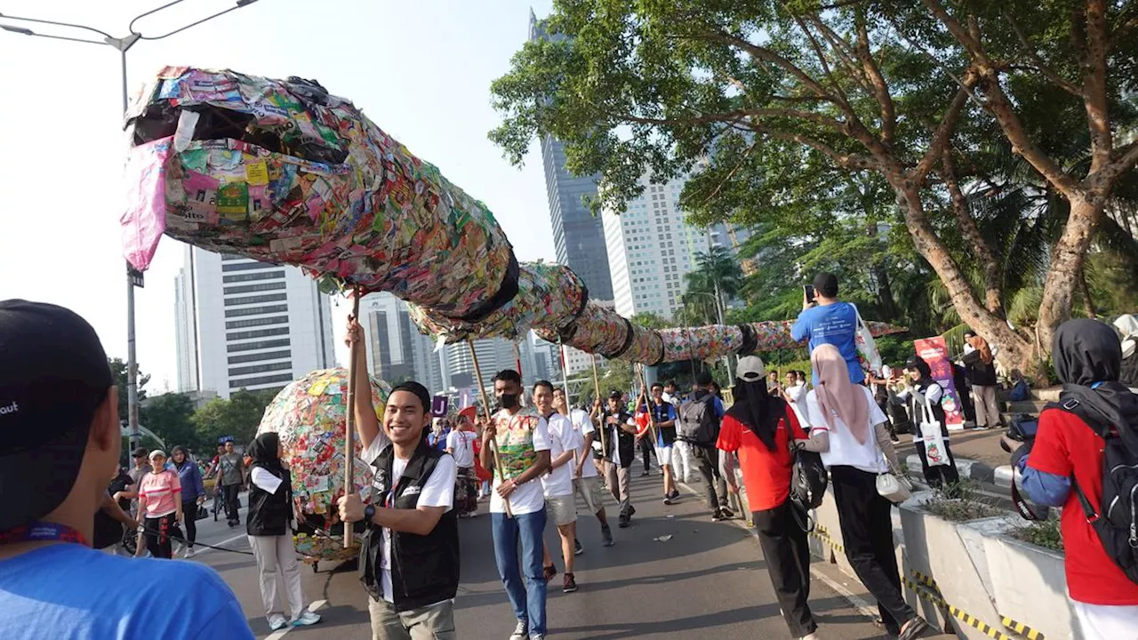 Menggaungkan Bahaya Plastik Sekali Pakai Lewat Parade Monster Plastik