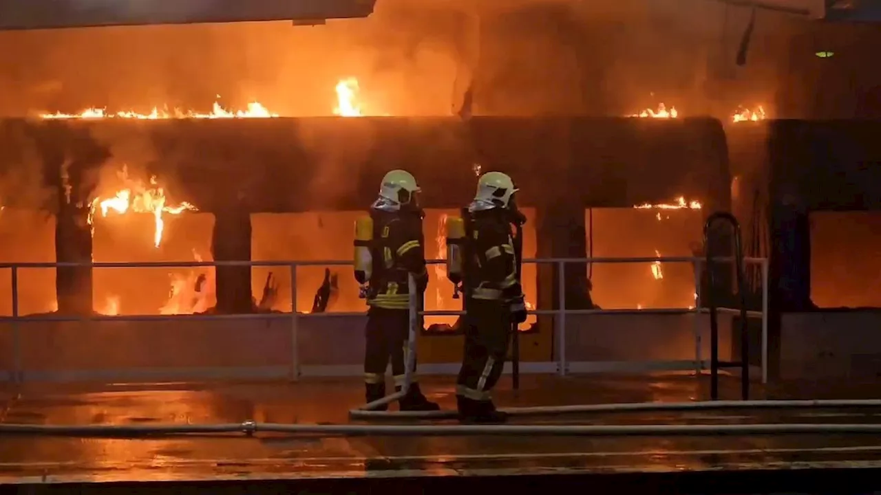 Zug in Berliner S-Bahnhof in Flammen – Feuerwehr mit Großeinsatz