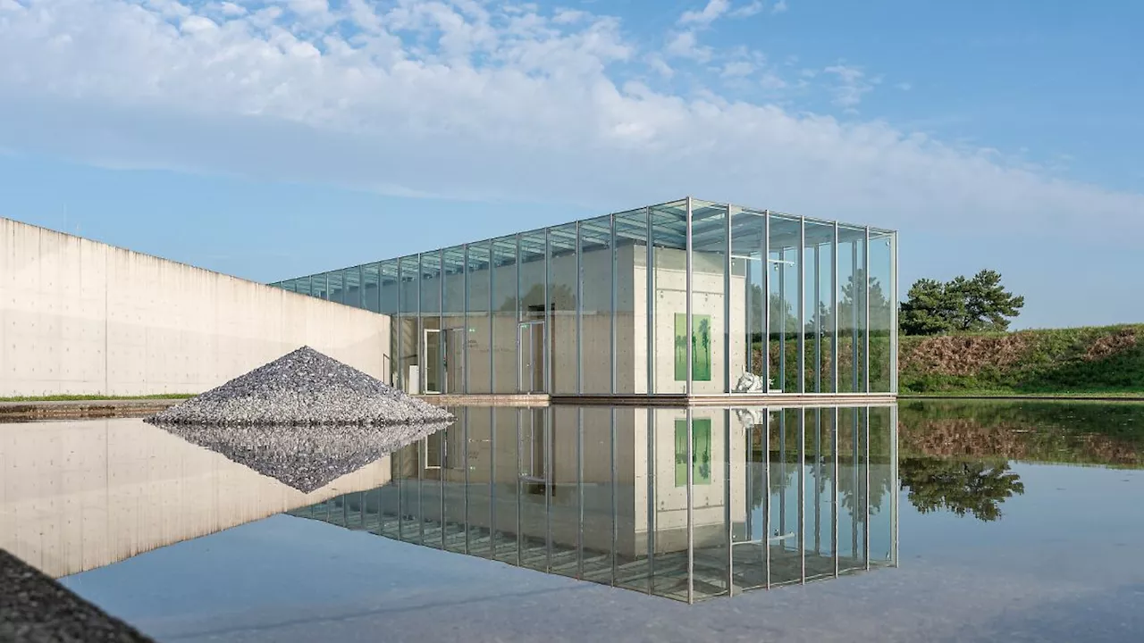 Keine Raketenwissenschaft, nur eine Raketenstation - in Neuss, mit faszinierender Kunst, die durch die Decke geht