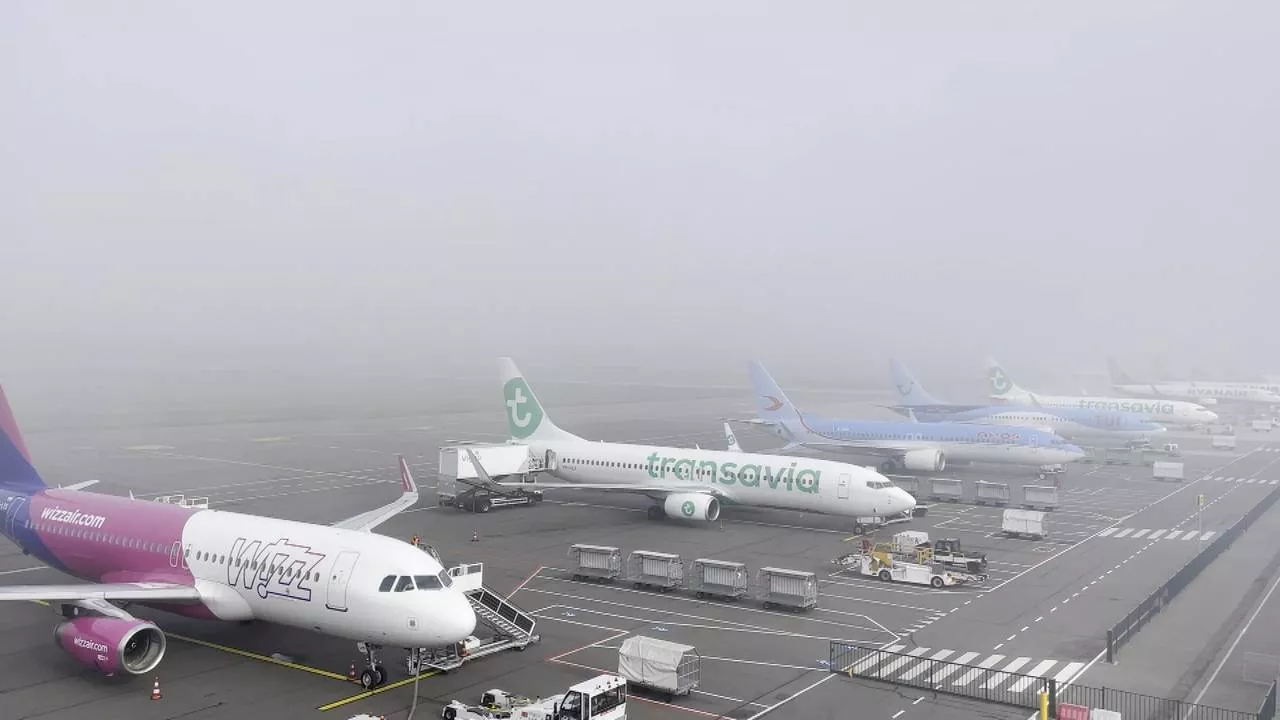 Problemen door mist op Eindhoven Airport: vluchten geannuleerd en vertraagd