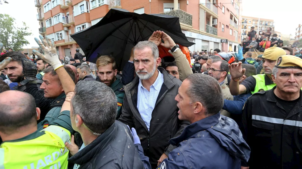 Wild scenes as Spanish royals pelted with mud in flood-hit town