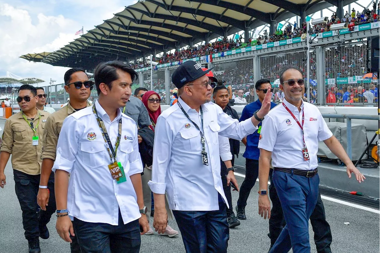 Anwar joins spectators at Sepang for 2024 MalaysianGP